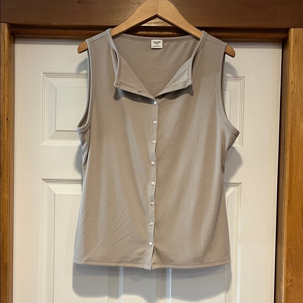 Abercrombie & Fitch Sleeveless Button-Down Shirt - Taupe